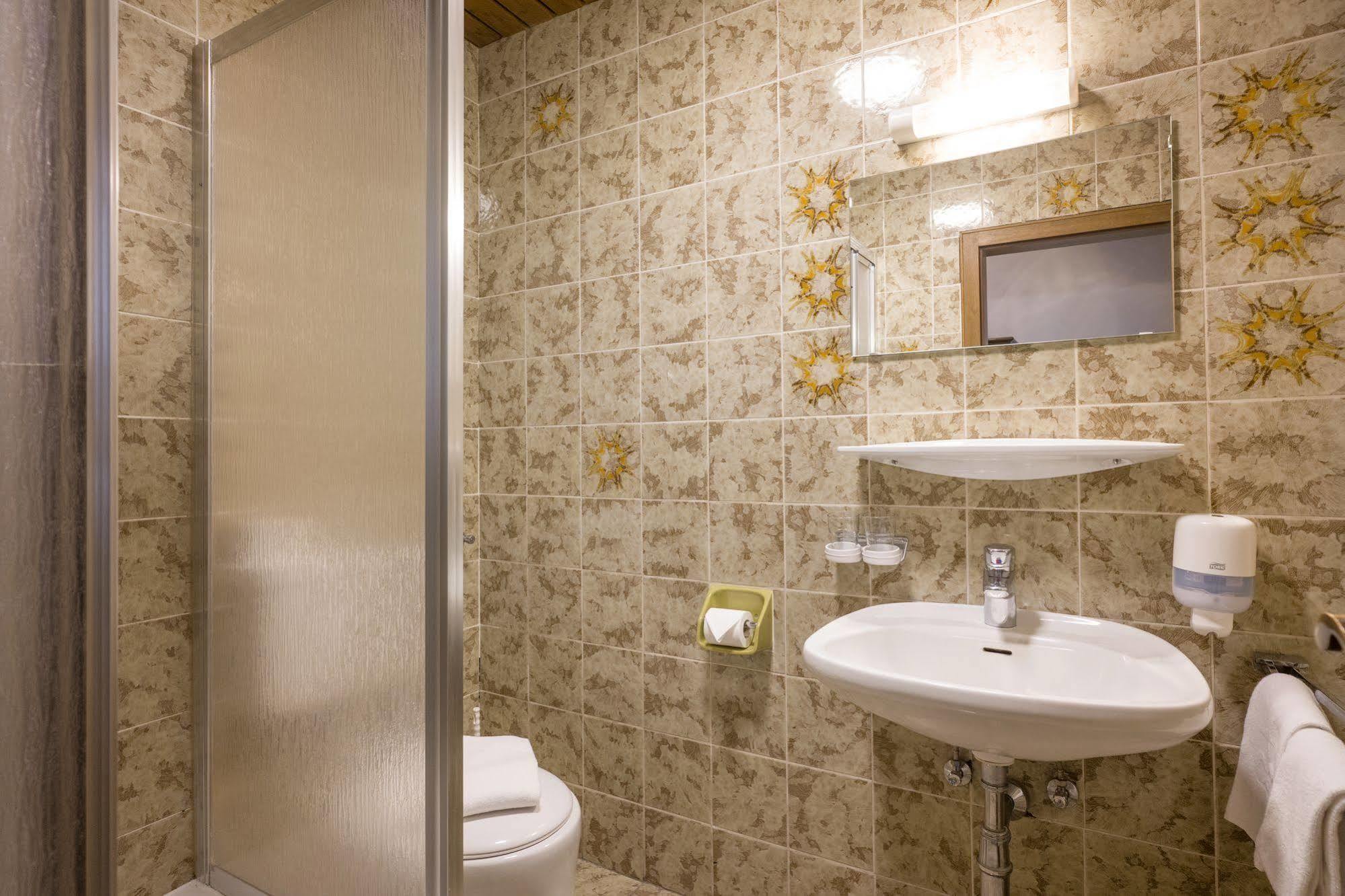 Hotel Restaurant Gradlwirt Niederndorf  Экстерьер фото